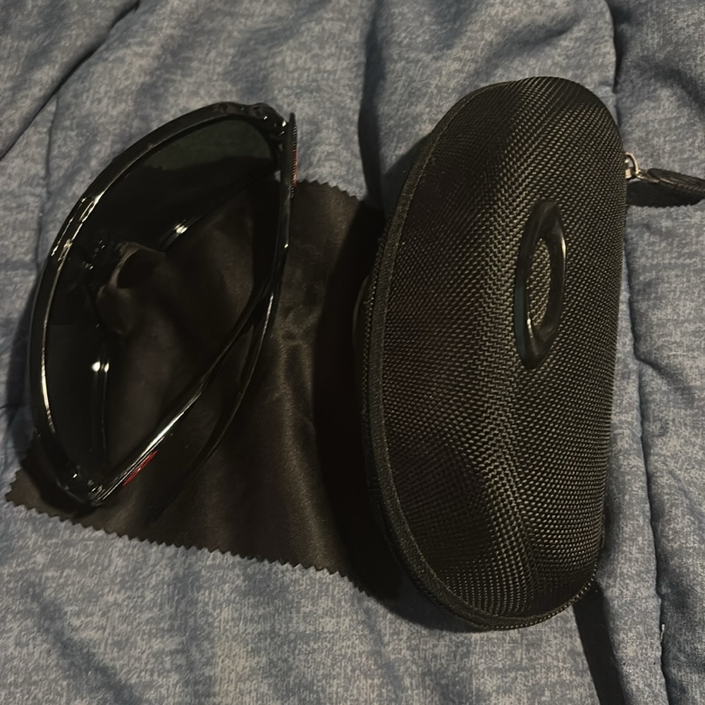 Oakley Sunglasses with Purple Lenses and Case - Picture 3 of 9